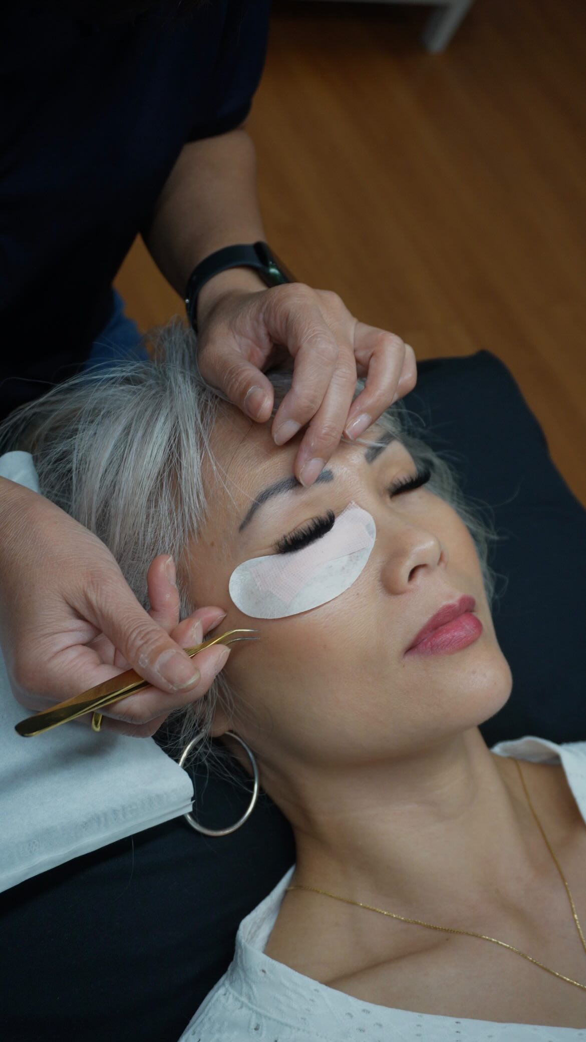 Aileen applying lash extensions in studio