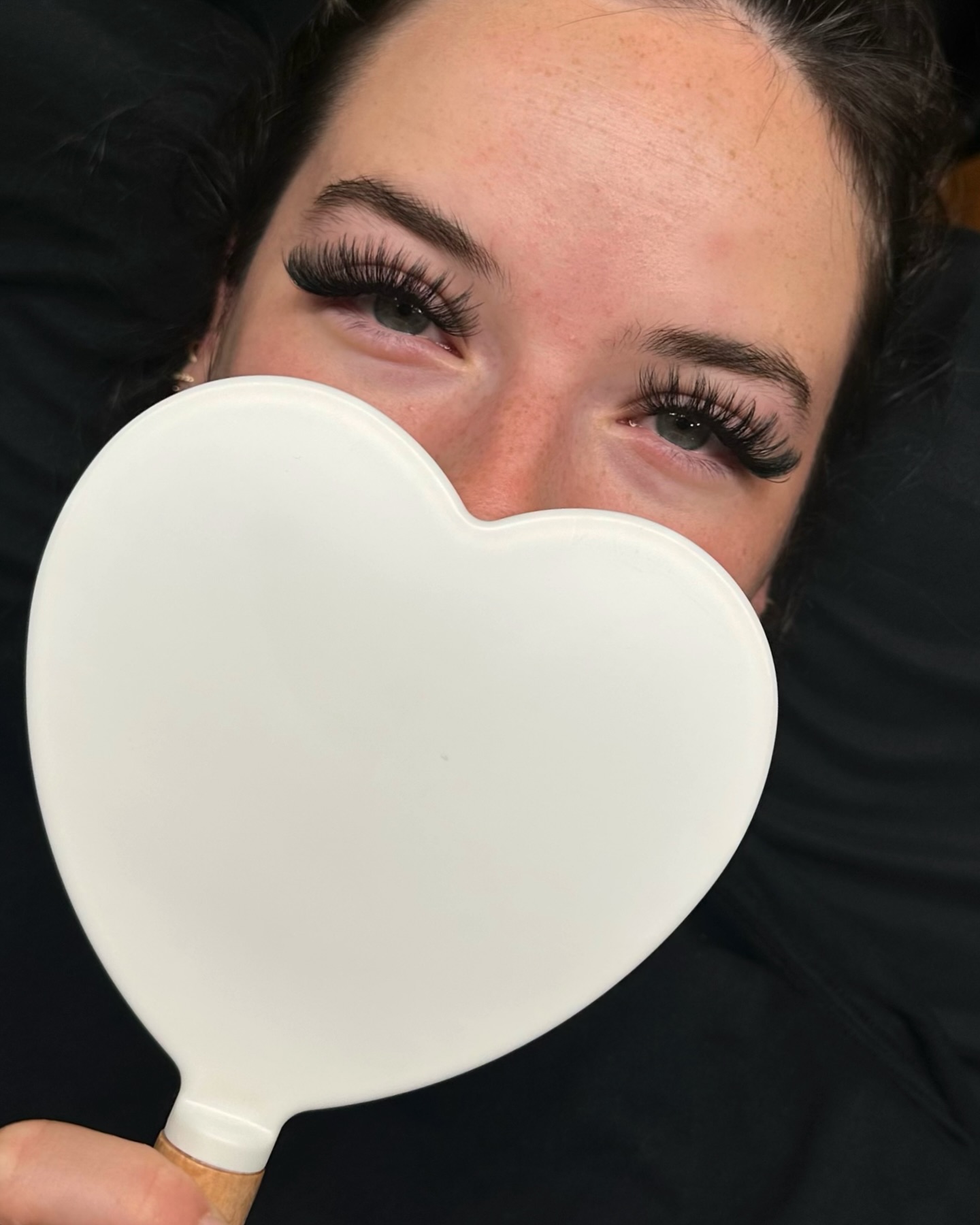 Volume lash extensions — white heart mirror
